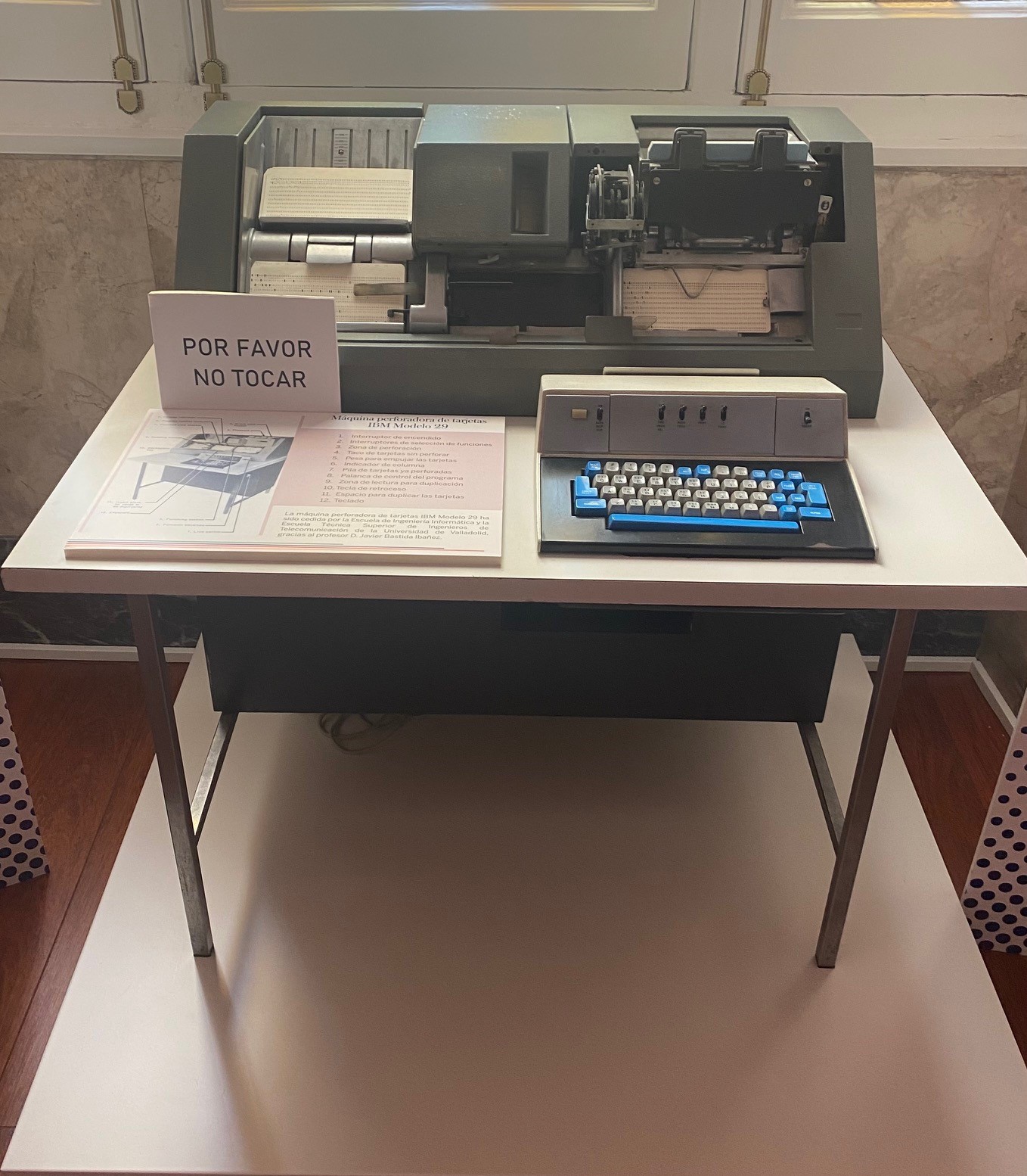 Máquina perforadora de tarjetas, modelo 29 IBM