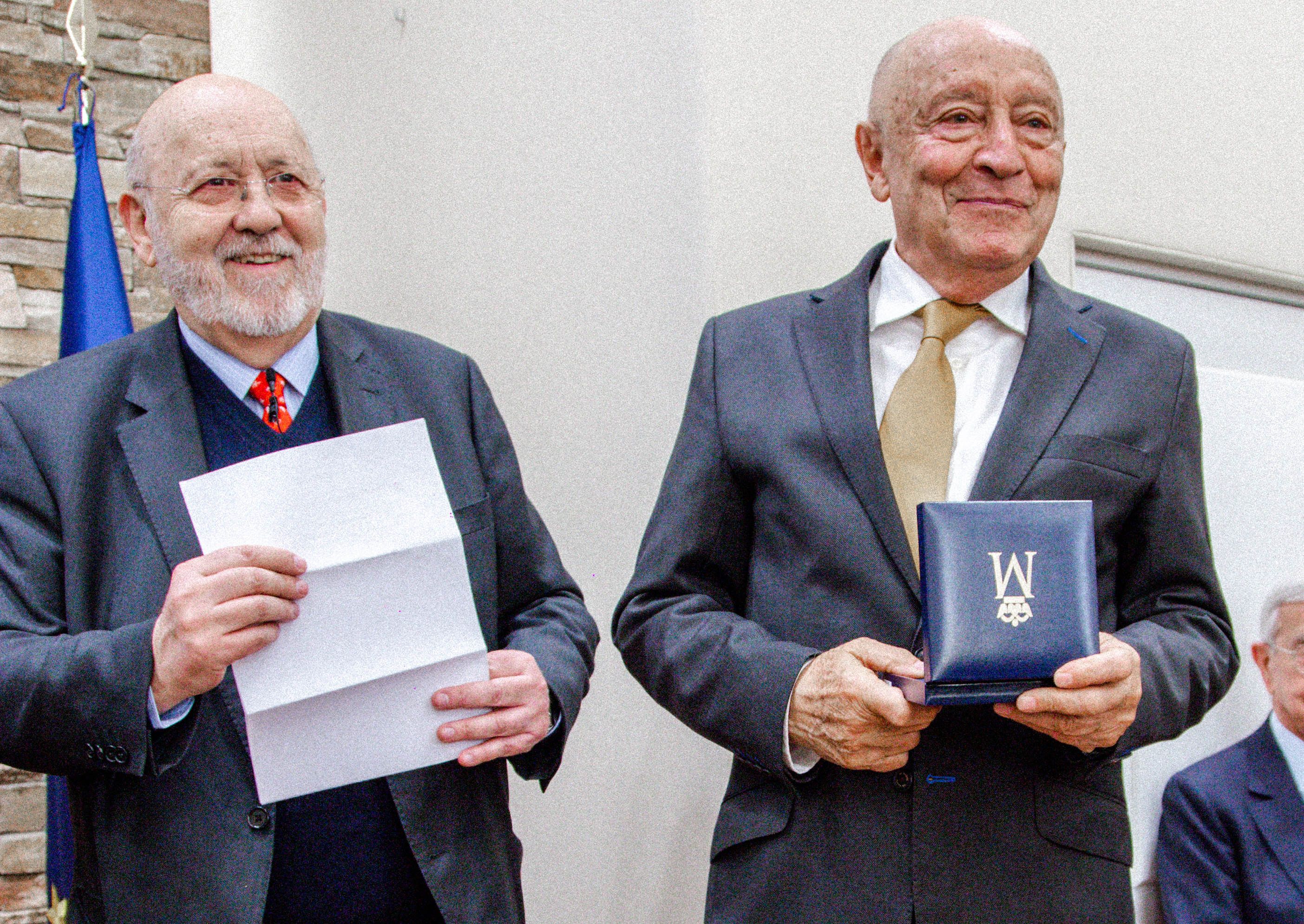 Jose Felix Tezanos junto a Rafael Lopez Pintor ex presidente del CIS