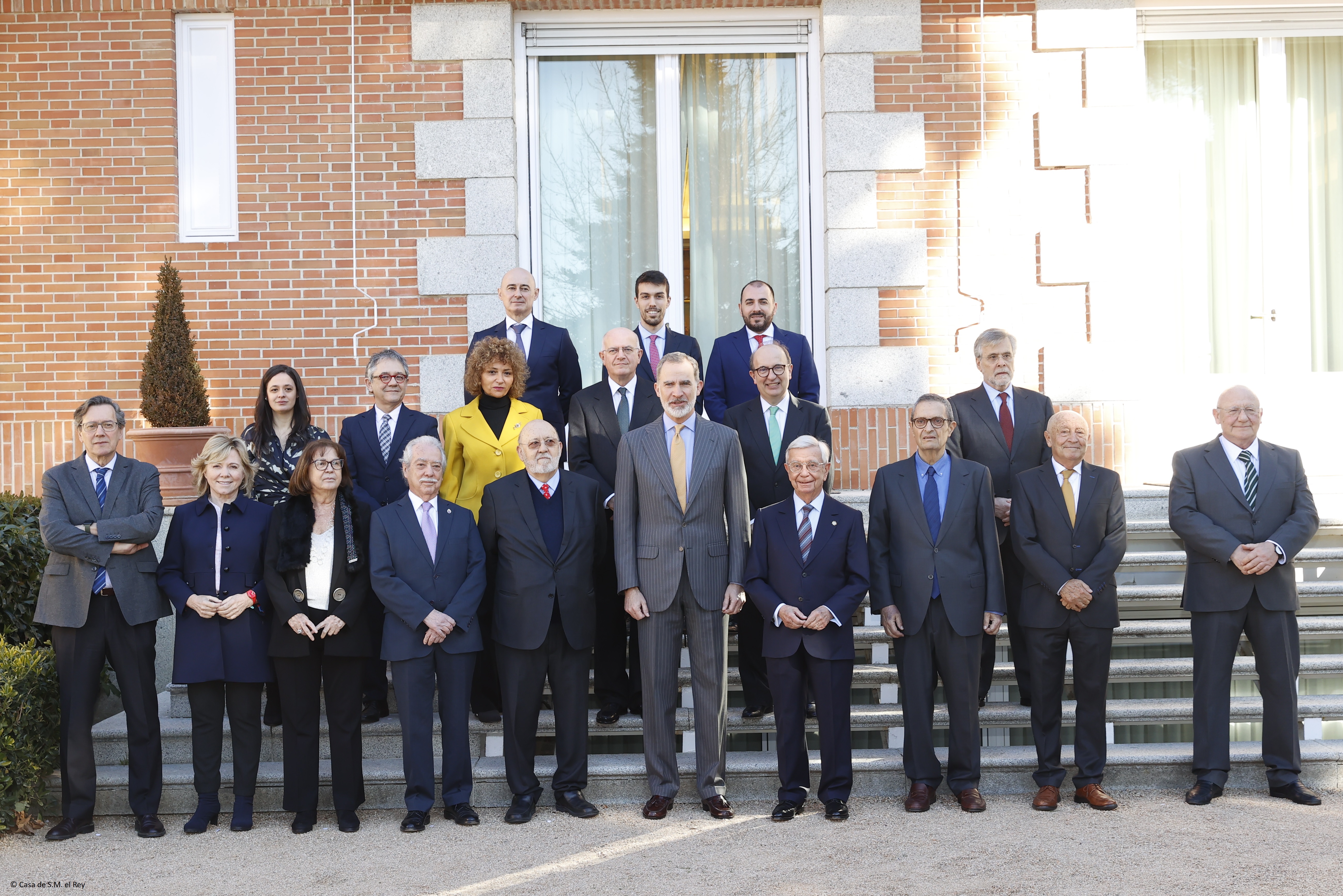 S.M el Rey junto al Presidente del CIS miembros de la direccion y ex presidentes del organismo