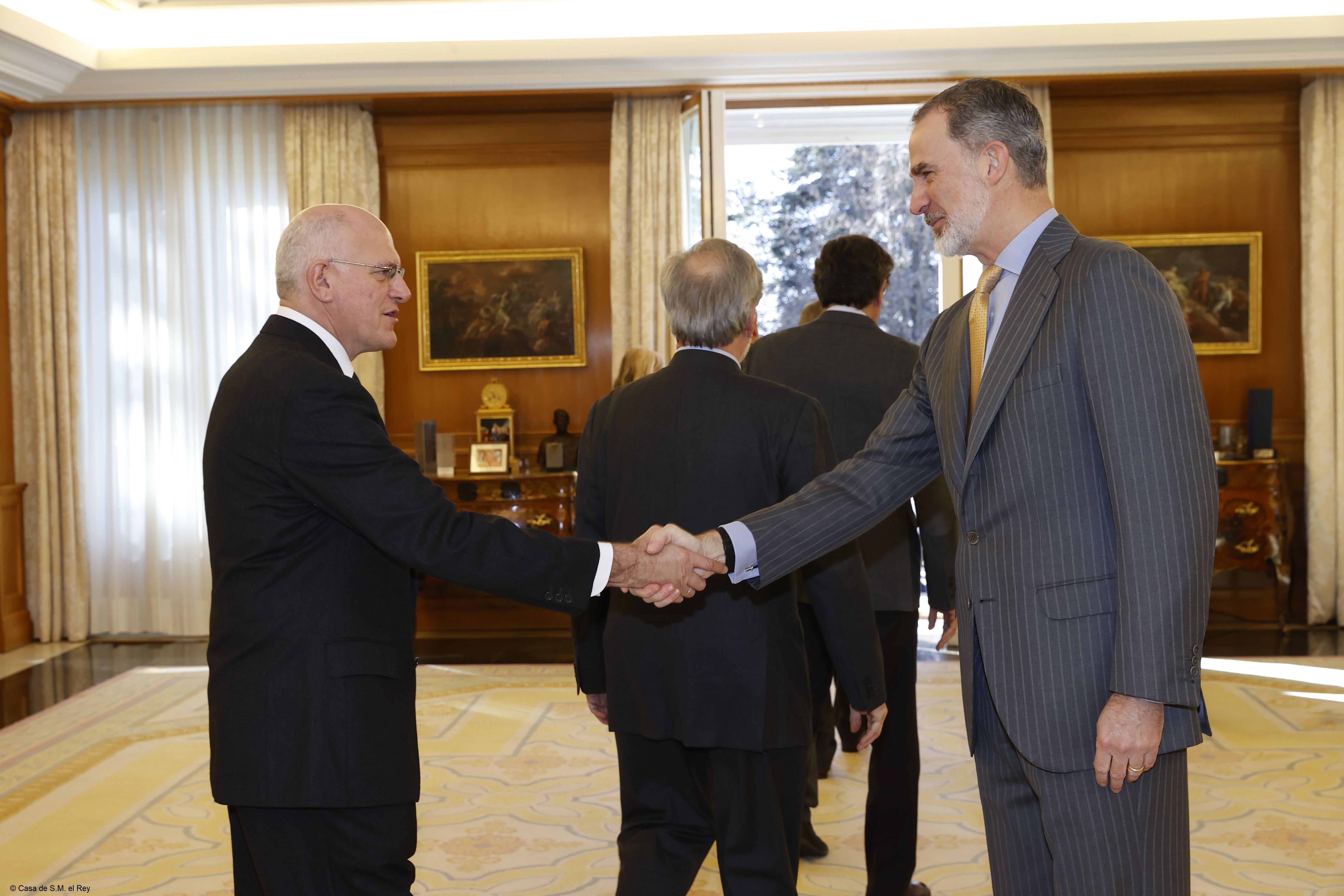 Saludo de S.M el Rey a Felix Requena ex Presidente del CIS