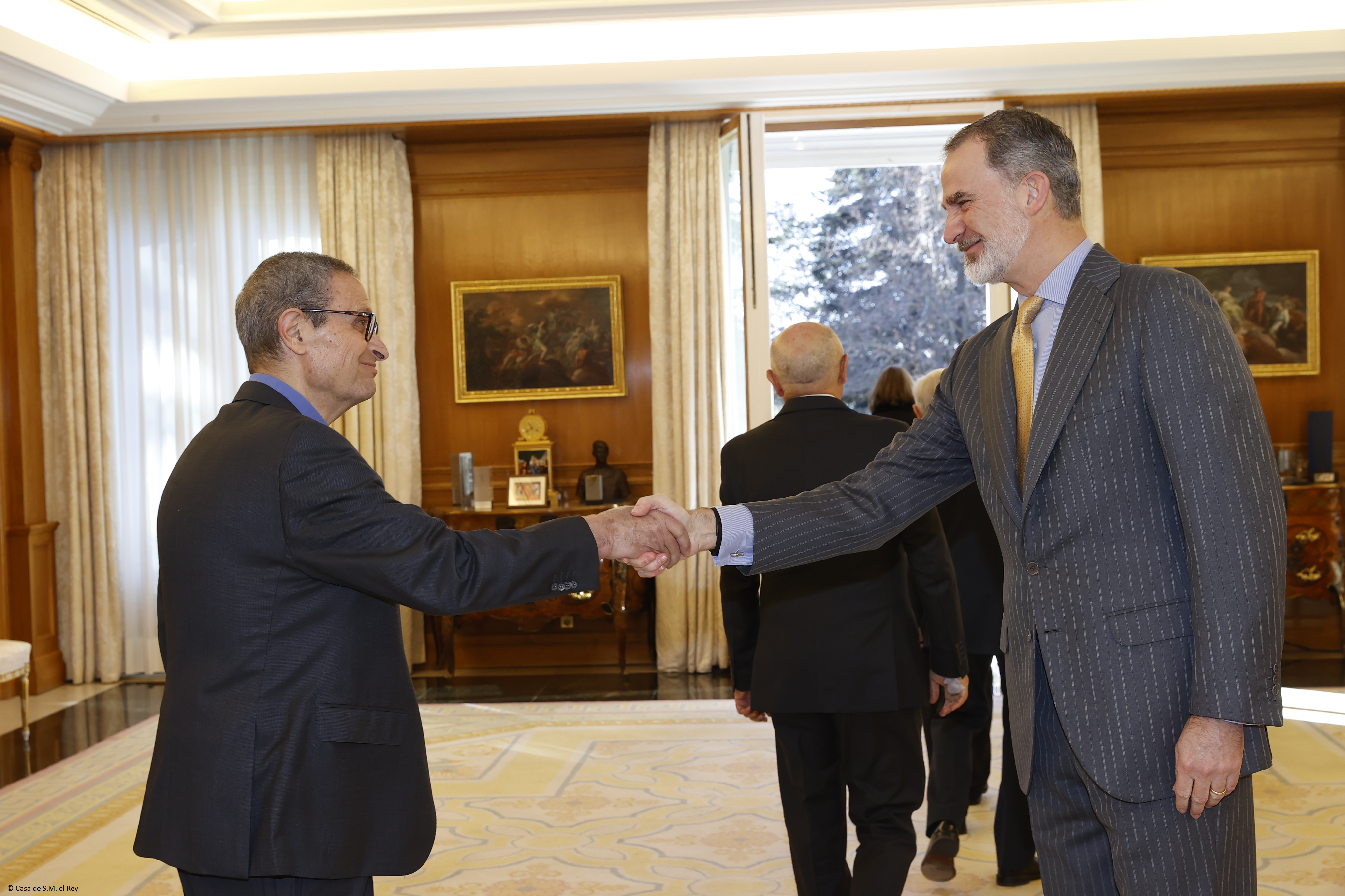 Saludo de S.M el Rey a Joaquin Arango ex Presidente del CIS