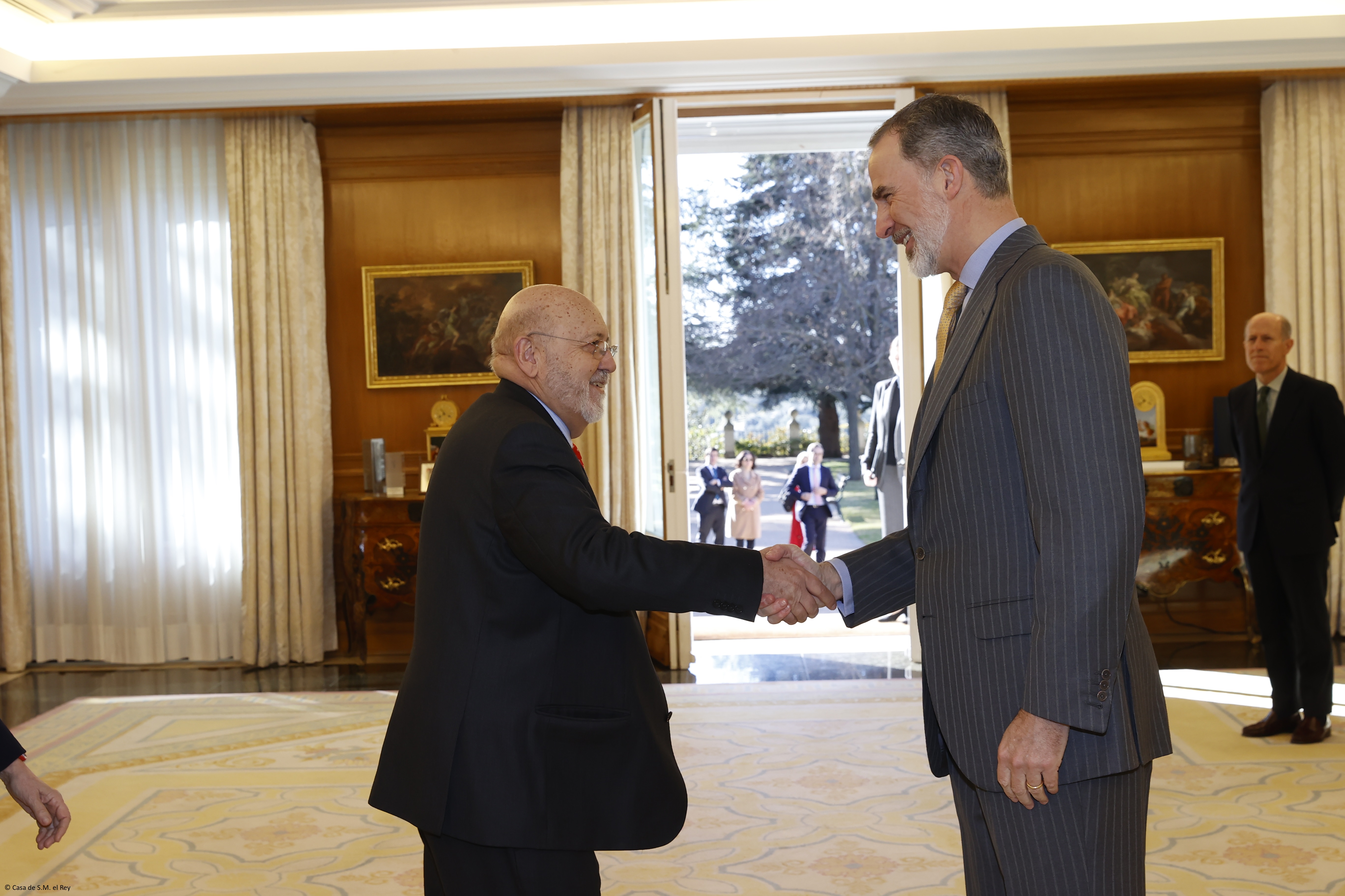 Saludo de S.M el Rey a Jose Felix Tezanos Presidente del CIS