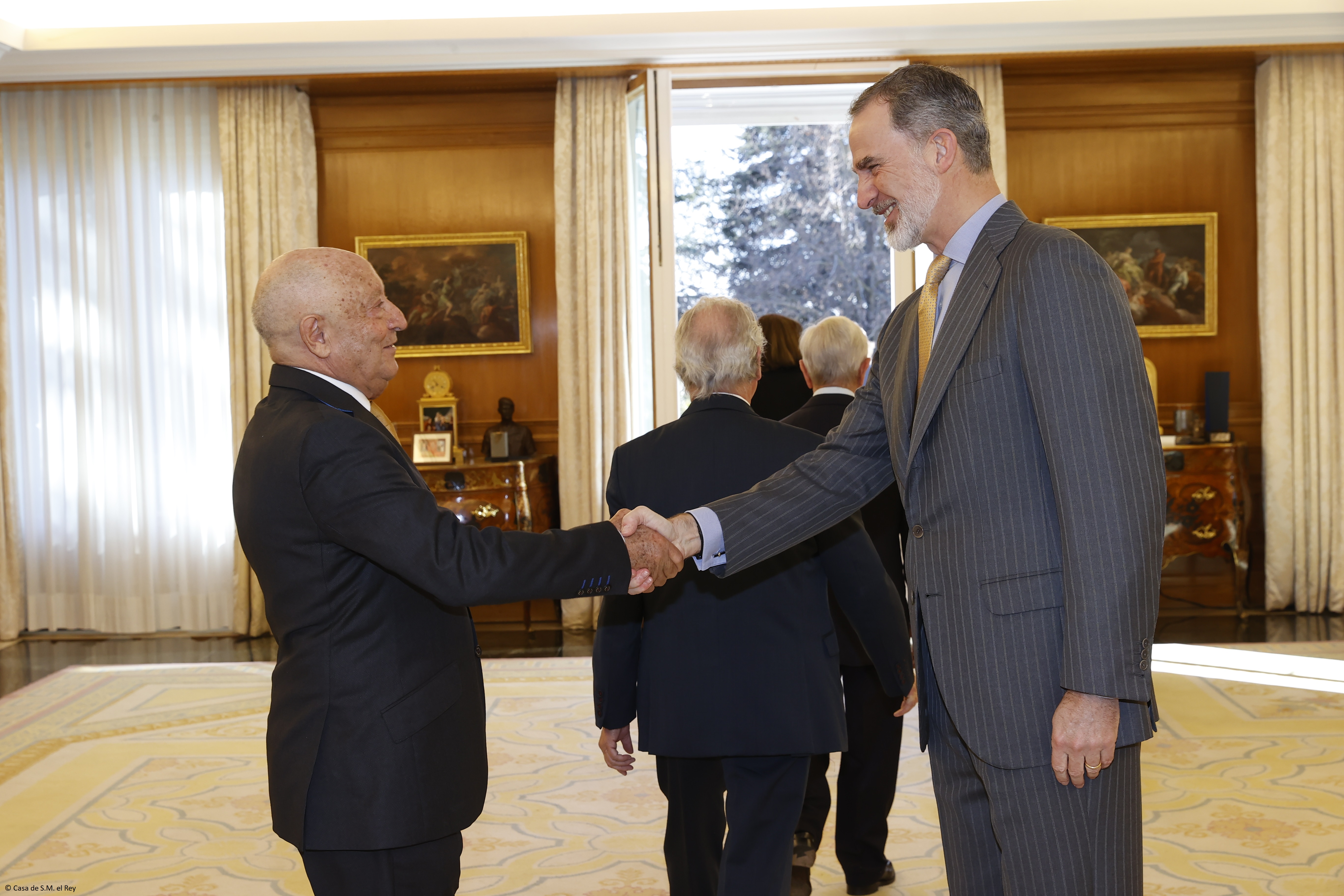 Saludo de S.M el Rey a Rafael Lopez Pintor ex Presidente del CIS