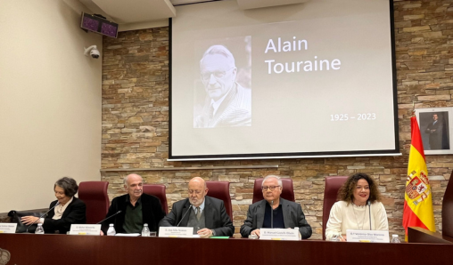 De izquierda a derecha, Marina Subirats, Michel Wieviorka, José Félix Tezanos, Manuel Castells y Verónica Díaz durante su intervención en el acto El Legado de Alain Touraine