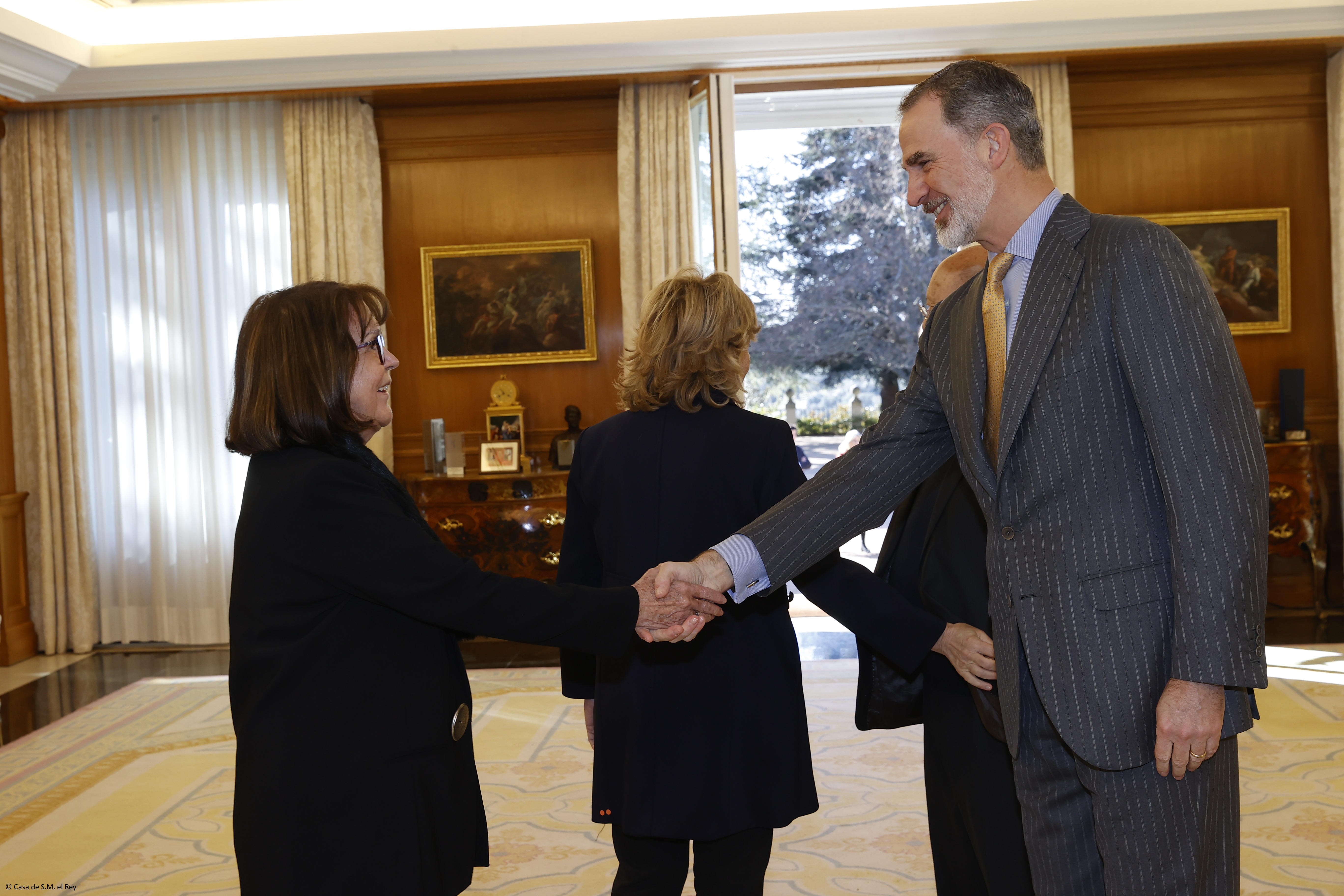 Saludo de S.M el Rey a Rosa Conde ex Presidenta del CIS